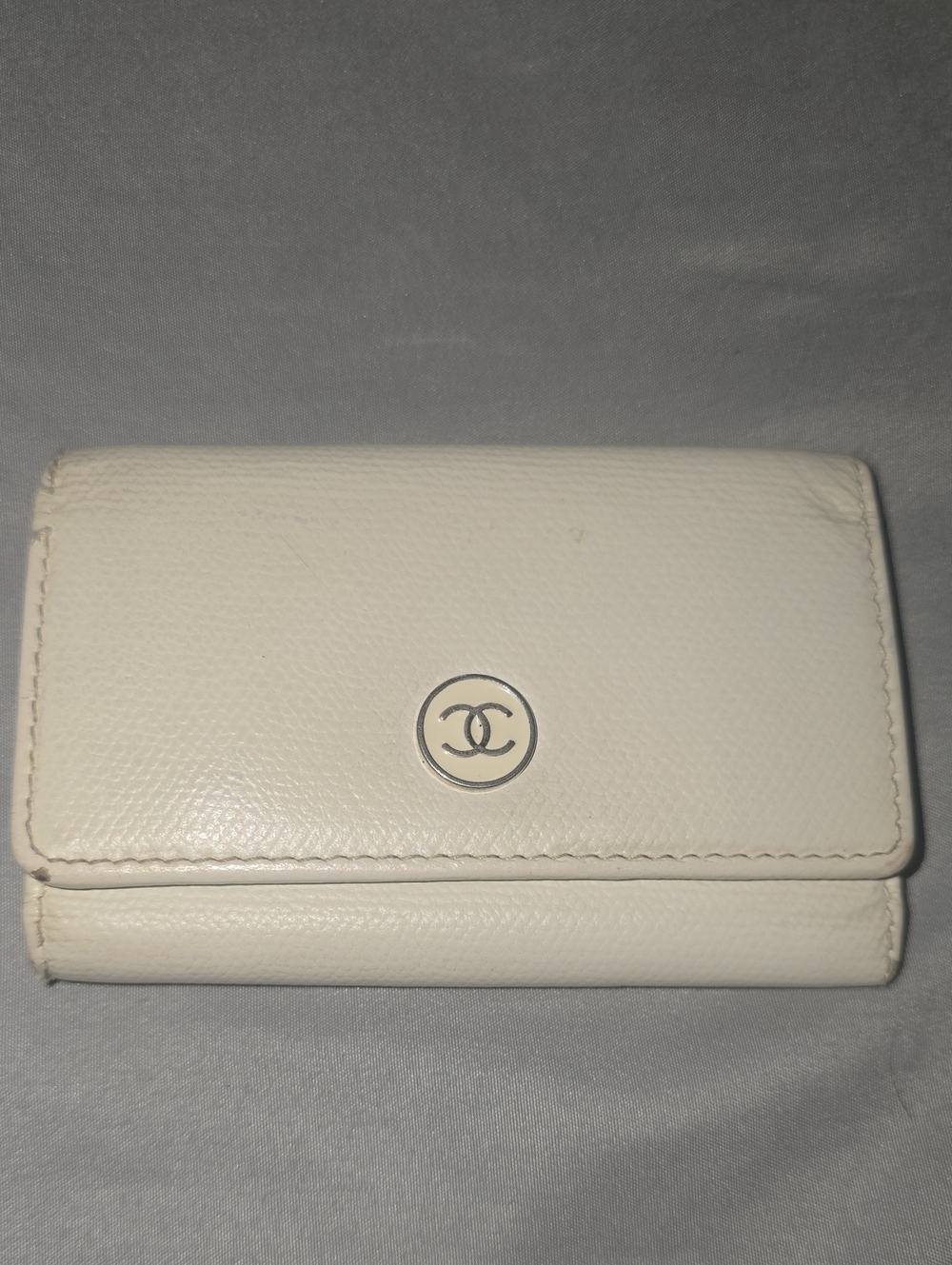 Authentic Vintage Chanel White Caviar Leather Coco Button 6-Ring Key Case Holder